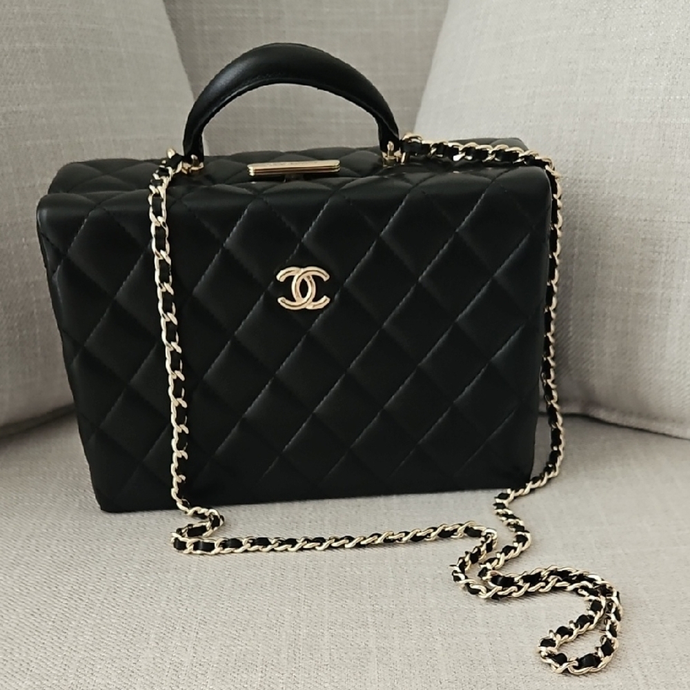 Genuine leather Black and Gold Box Quilted Bag